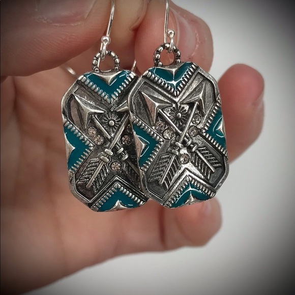 🌼5 for $25 Silver & Teal Arrow Rhinestone Earrings - Picture 2 of 3